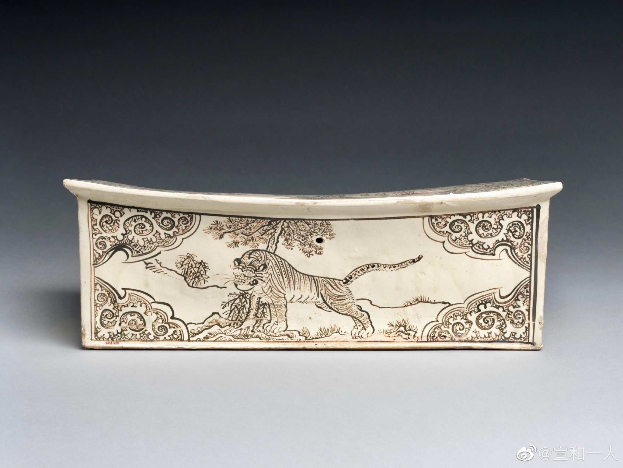 磁州窑山水虎纹瓷枕金元大都会博物馆met藏