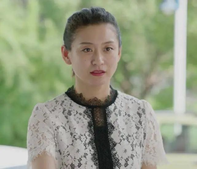 谢小梅在《乡村爱情》中饰演大企业家刘一水的妻子,戏份不多,扮演的是