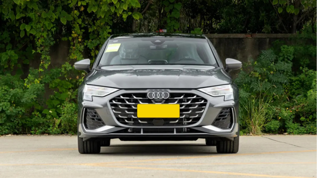 奥迪“不宣而战”，入门真皮<em>多连杆</em>，4缸机吃92油，运动外观才12万