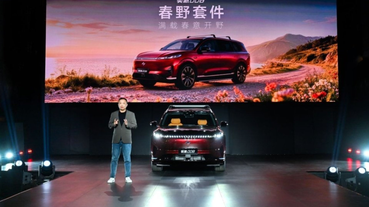 东风奕派三车焕新亮相千户苗寨