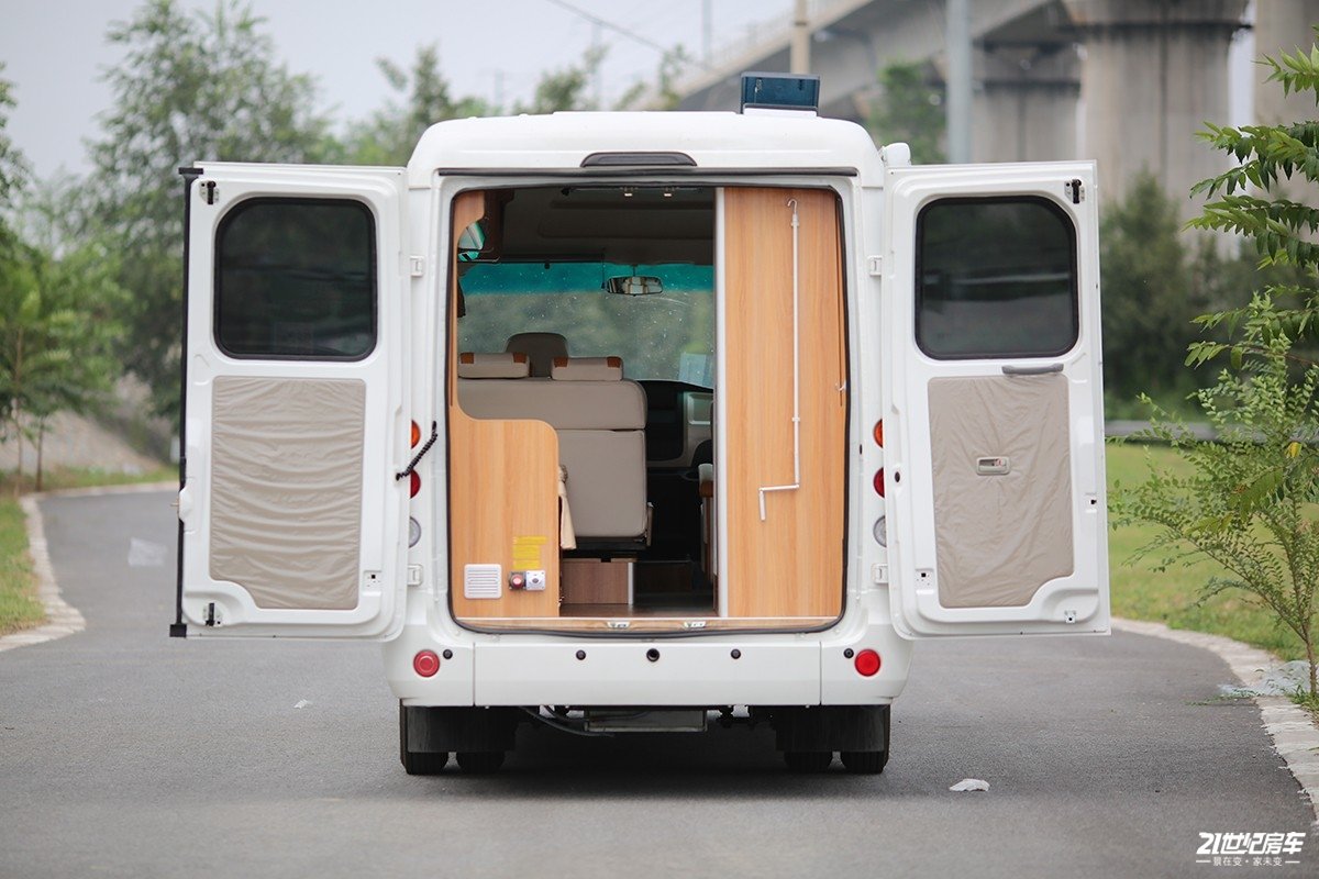 大一号才能显得从容不迫 五菱s200房车静态评测-新浪汽车