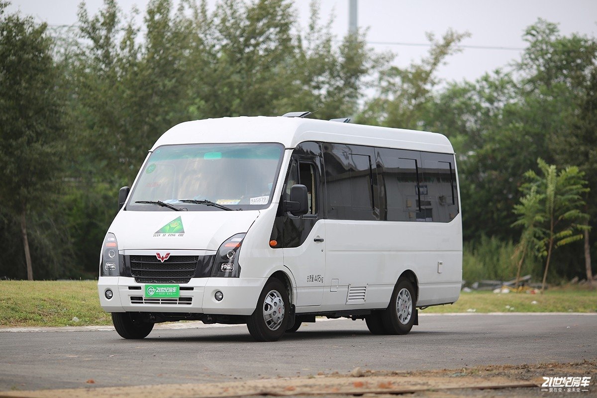 以商用车为主导的柳州五菱和以微车,乘用车为主导的上汽通用五菱