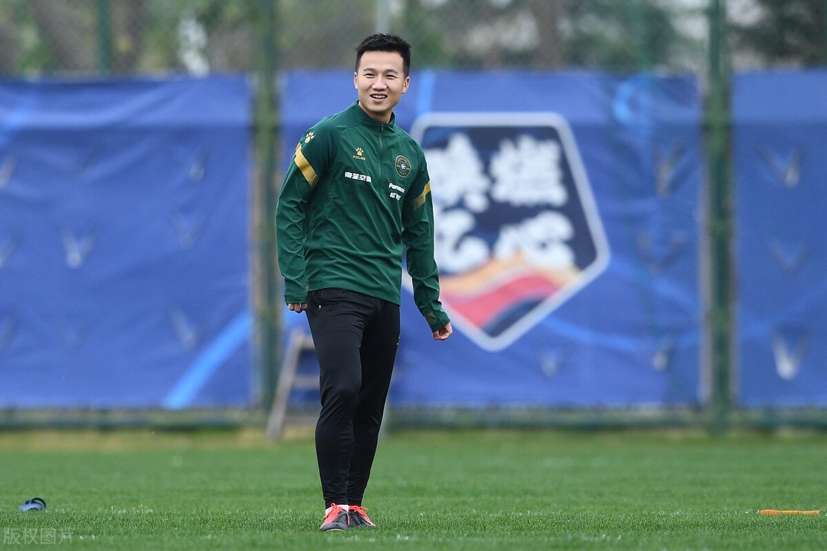 江苏队门将张岩将加盟成都 武汉队中场转会南通