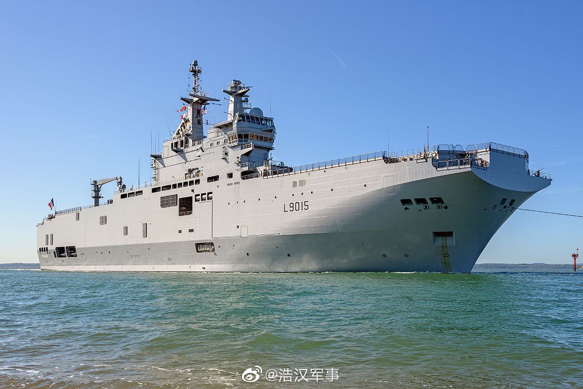 法国海军西北风级两栖攻击舰迪克斯梅德号