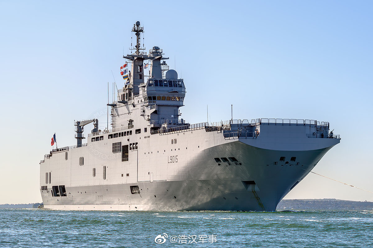 法国海军西北风级两栖攻击舰迪克斯梅德号