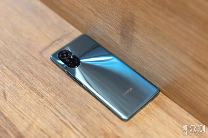 离开华为的荣耀v40轻奢版且行且珍惜