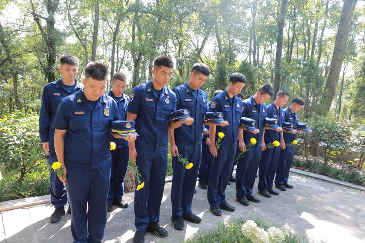 烈士纪念日，义乌悼念“消防战地记者”邹宁浩休闲区蓝鸢梦想 - Www.slyday.coM
