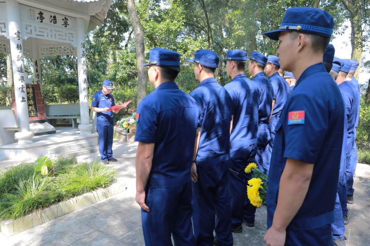 烈士纪念日，义乌悼念“消防战地记者”邹宁浩休闲区蓝鸢梦想 - Www.slyday.coM