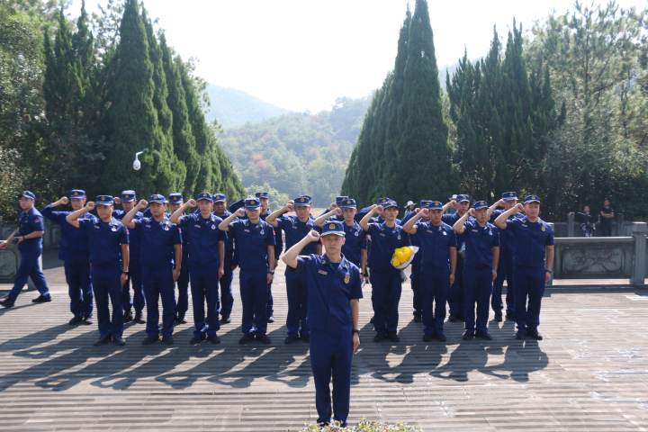 烈士纪念日，义乌悼念“消防战地记者”邹宁浩休闲区蓝鸢梦想 - Www.slyday.coM