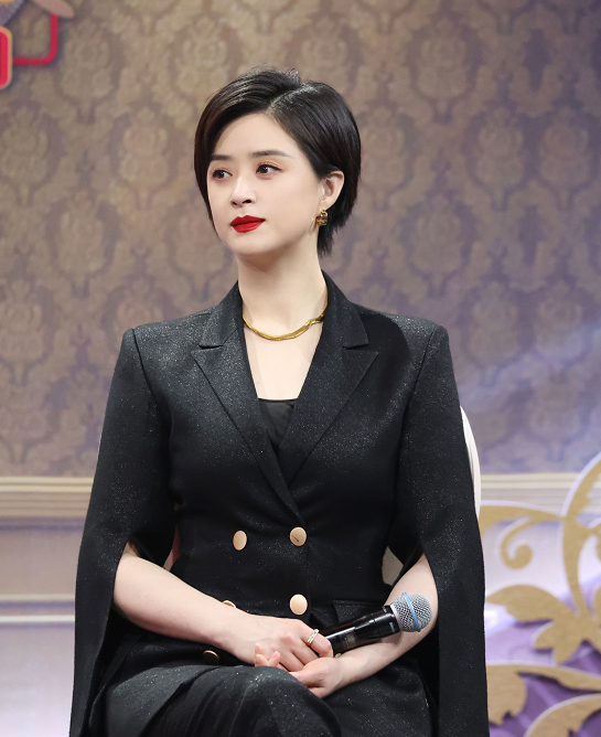 蒋欣减肥成功110斤穿西装瘦出马蜂腰看谁还敢叫她高大壮