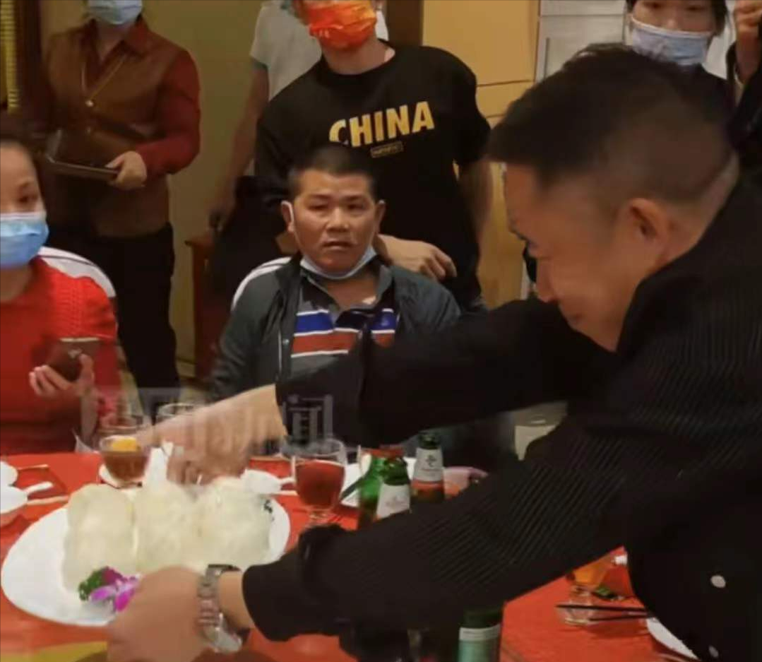 孙海洋设宴感谢恩人,揪心孙卓转学深圳,户籍问题至今未解决休闲区蓝鸢梦想 - Www.slyday.coM 孙海洋设宴感谢恩人,揪心孙卓转学深圳,户籍问题至今未解决休闲区蓝鸢梦想 - Www.slyday.coM