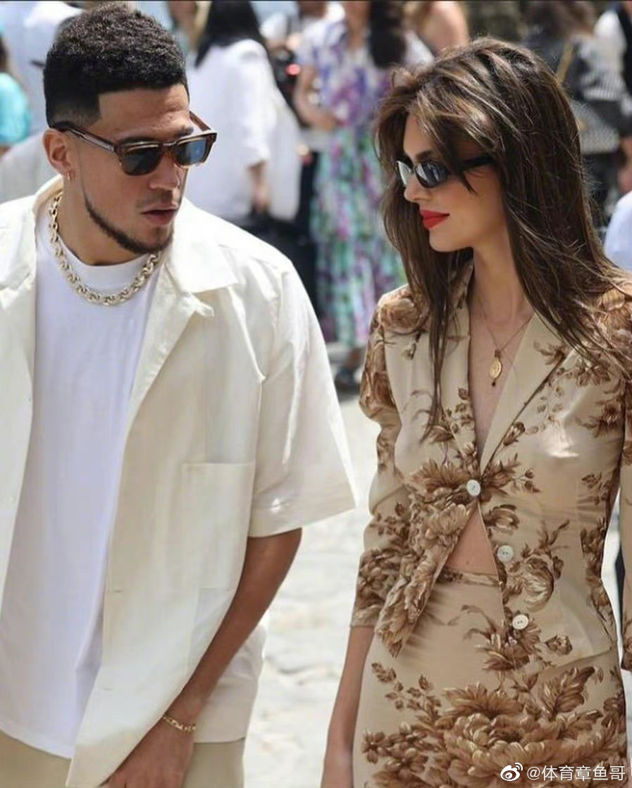 布克终于笑了又是被肯豆的颜值倾倒的一天