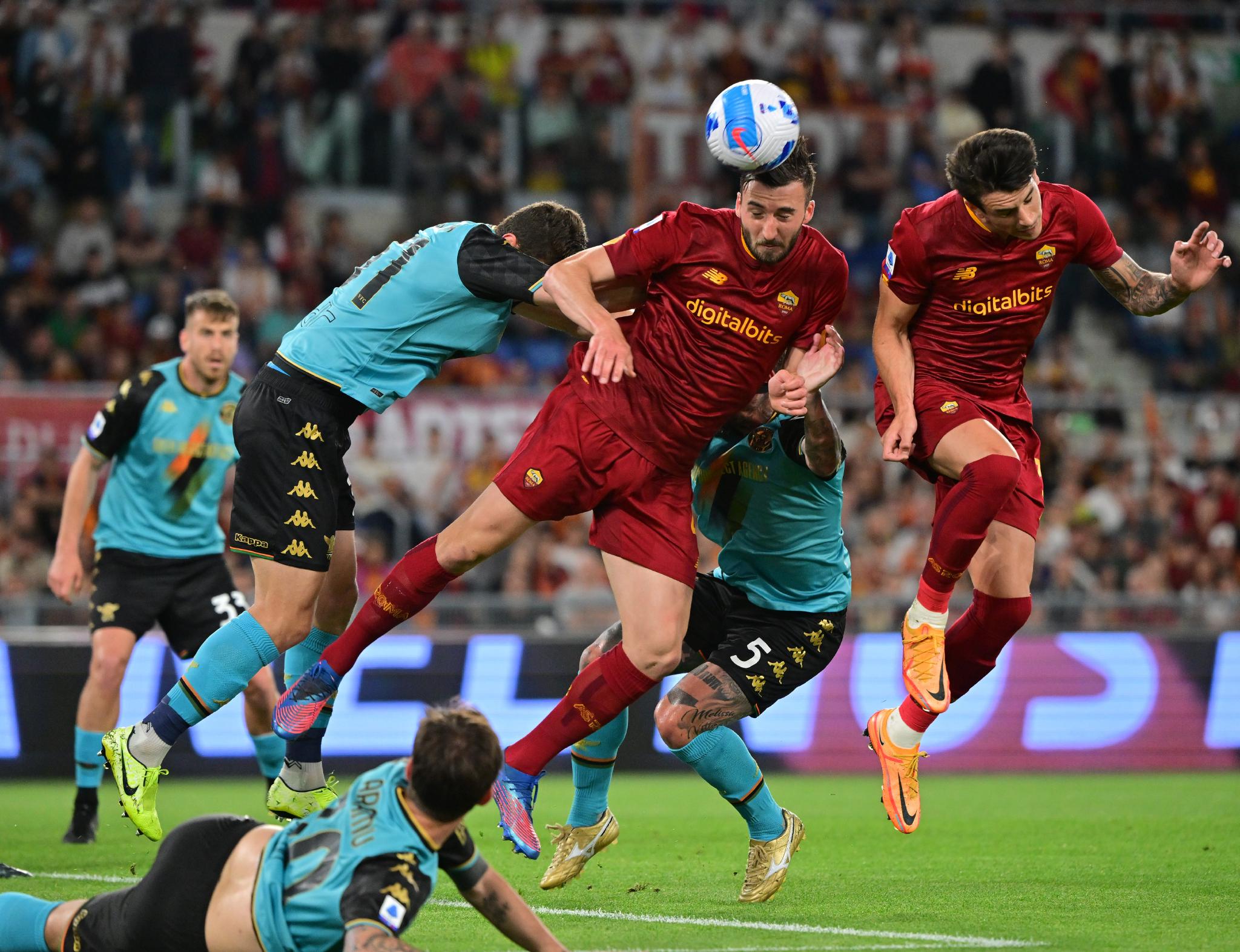 体育足球意甲罗马平威尼斯