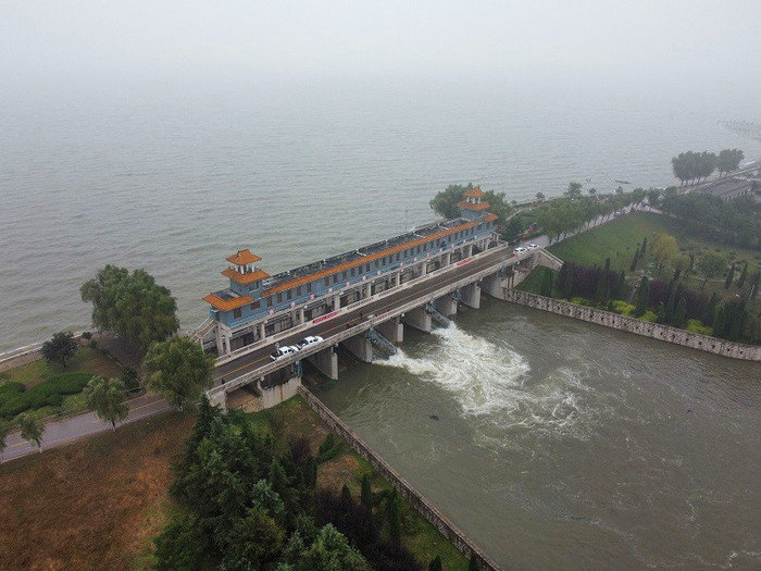 东平湖八里湾泄洪闸首次开闸泄洪