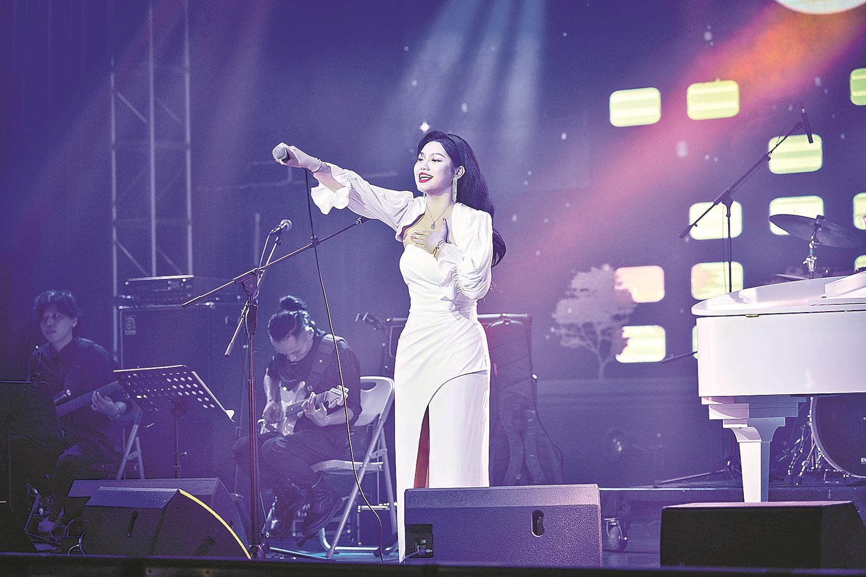 本土跨界歌手周奕彤:希望用音乐温暖别人