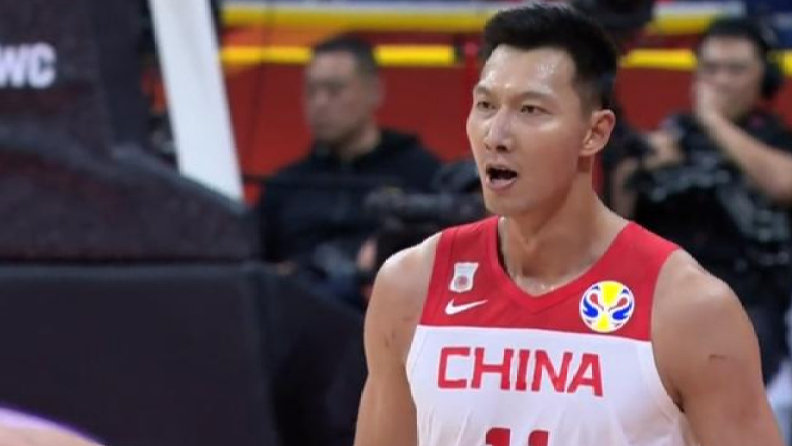 突发!周琦意外受伤退出中国男篮,杜锋应该要启用最后底牌了|孙铭徽|杜锋|中国男篮_新浪新闻