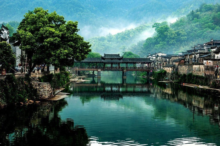 还有清新的环境资源,是一处适合旅游观光,领略历史文化的好地方