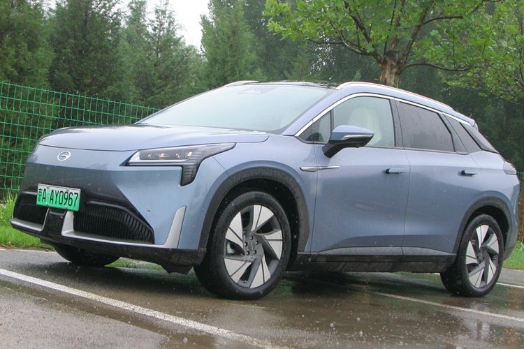 试驾广汽埃安aion lx,动力非常猛,行李空间不大