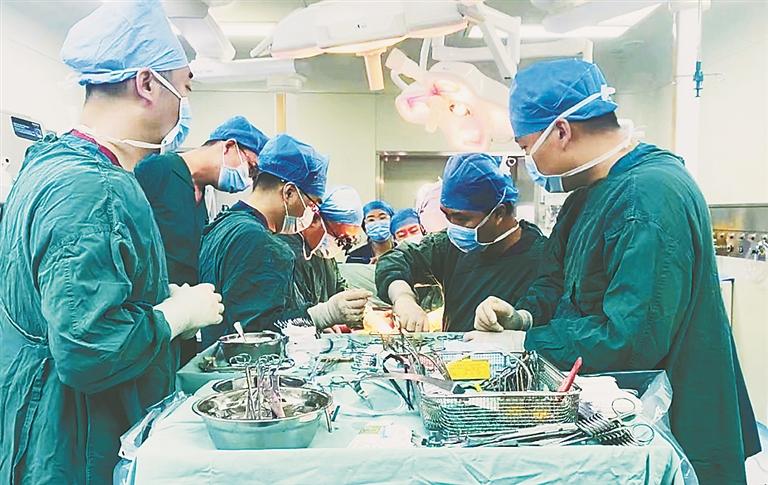 从心脏到大腿 总长近1米血管全换成人工的休闲区蓝鸢梦想 - Www.slyday.coM