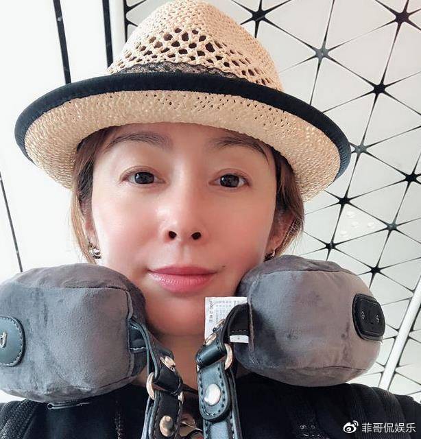 不再年轻,女演员张敏勇敢面对时间的痕迹,展现坦诚与勇气