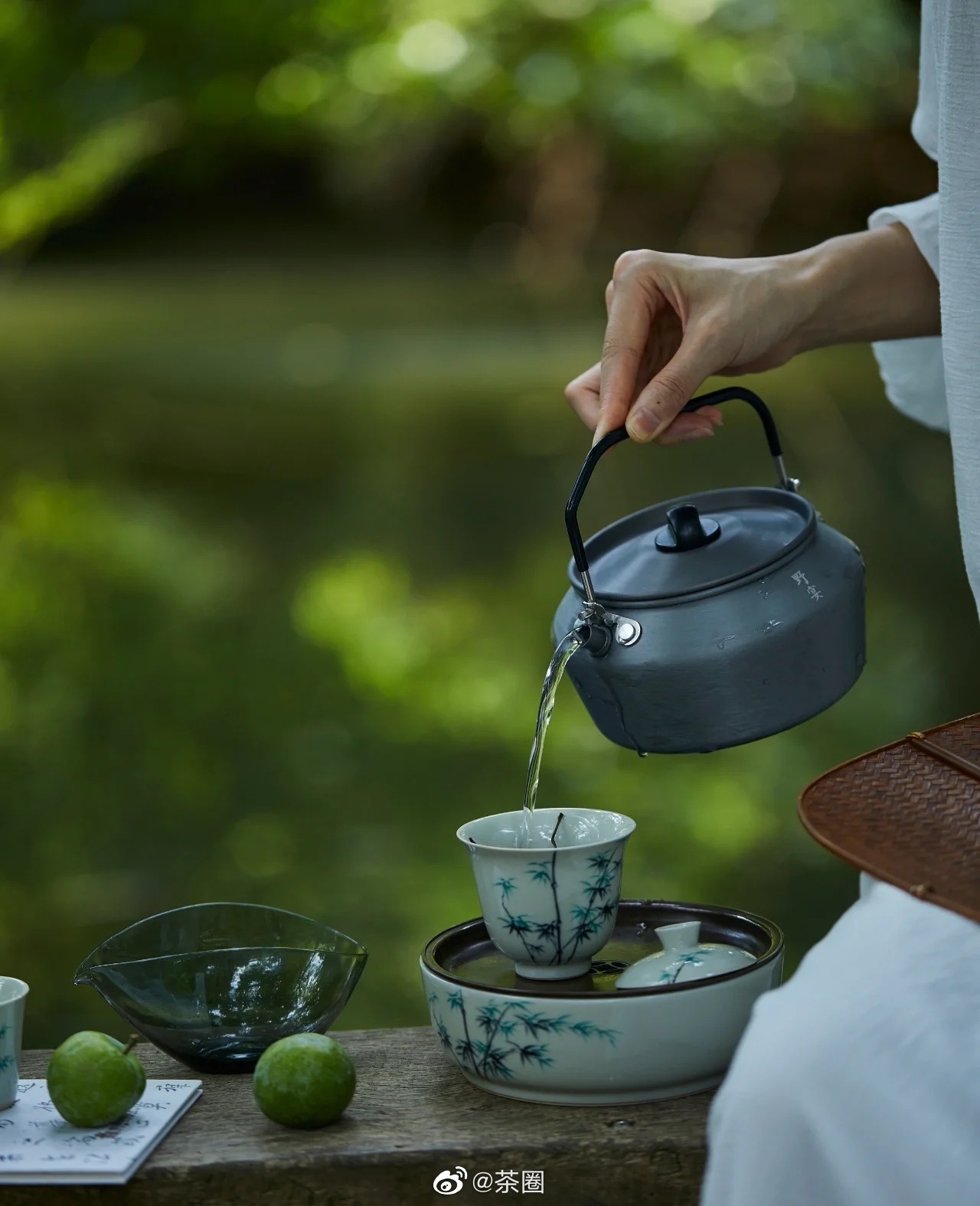 一人独酌可以品出一份宁静一份淡雅一份激情一份浪漫