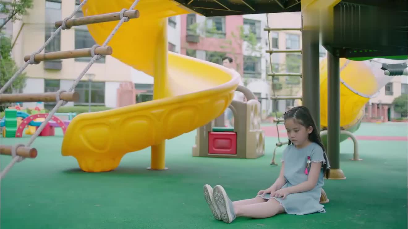 因为遇见你:云恺爸爸要跟别人结婚了,乐童伤心的哭了,太懂事了