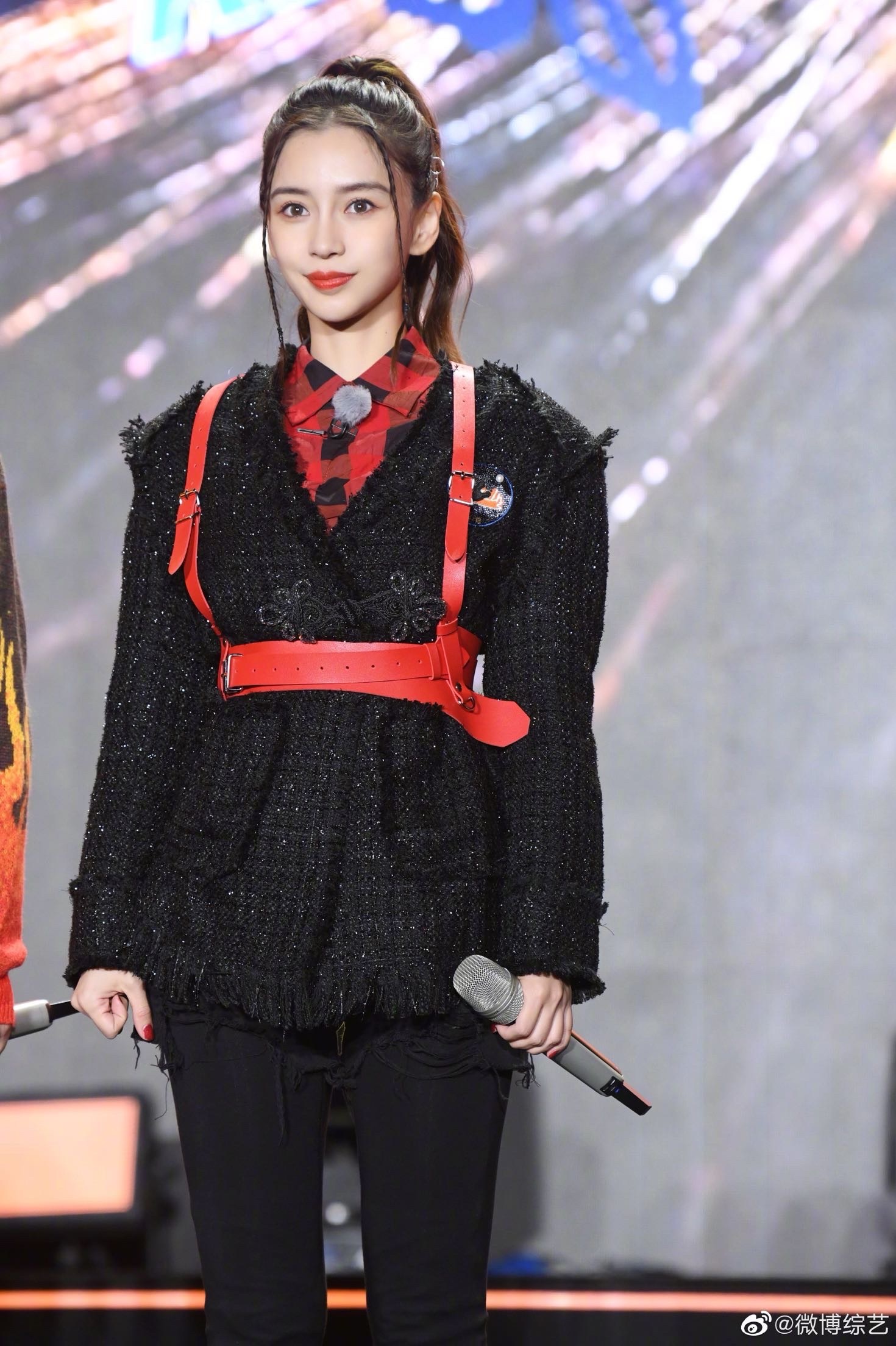 这期奔跑吧黄河说唱 乃万 @angelababy 和@沙溢 在黄河边翻唱了《龙的