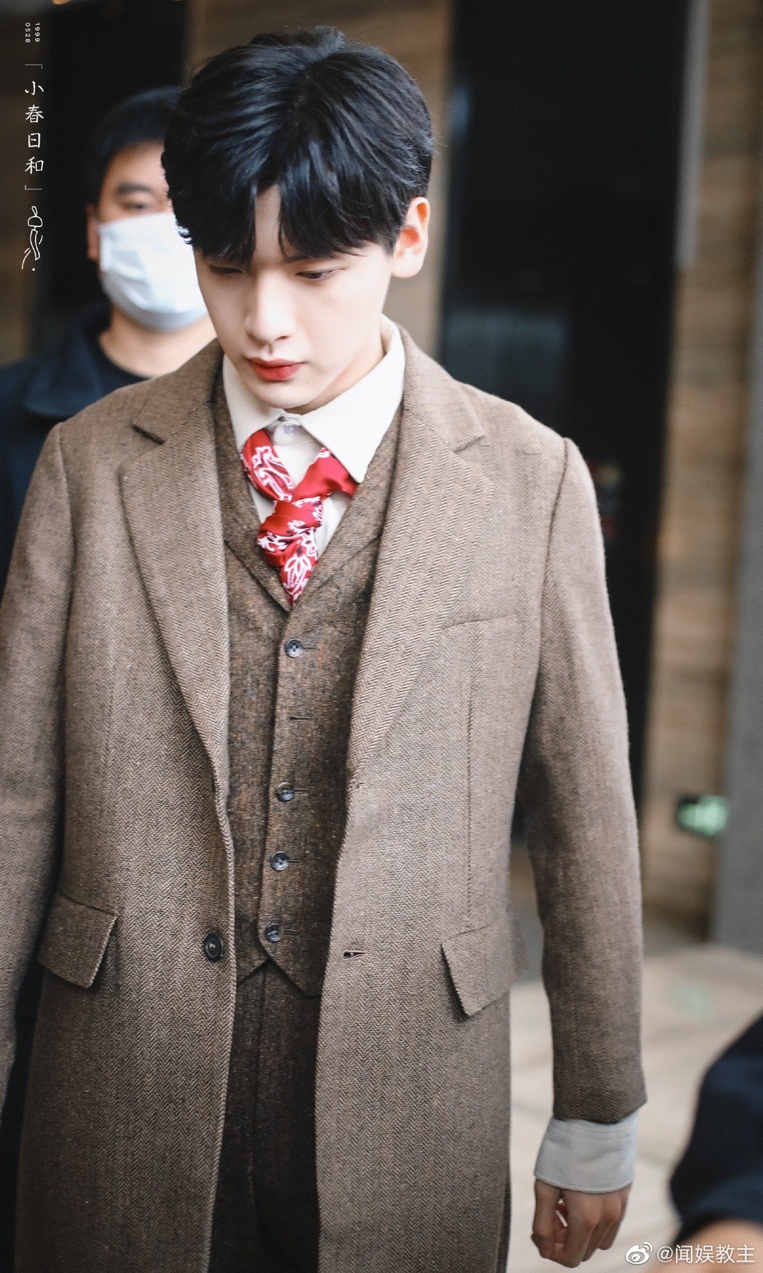 翟潇闻今日录制上班饭拍,驼色西装杀~@r1se-翟潇闻