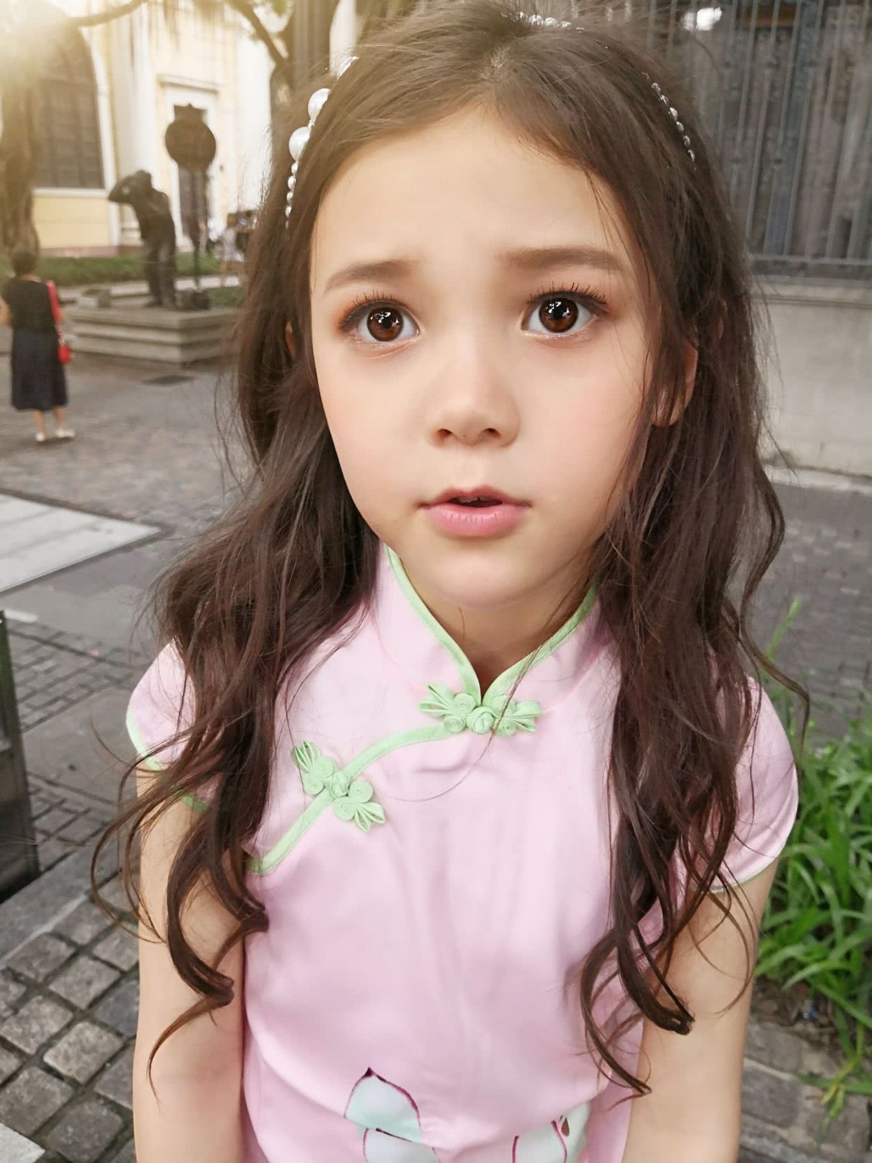 夫妻都是中国人,亲生孩子却像混血儿,亲子鉴定完一家子乐坏了|亲子鉴