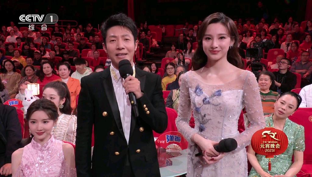 央视元宵晚会主持人状态比春晚好,撒贝宁马凡舒有硬伤,王嘉宁有争议|央视|元宵晚会|马凡舒_新浪新闻