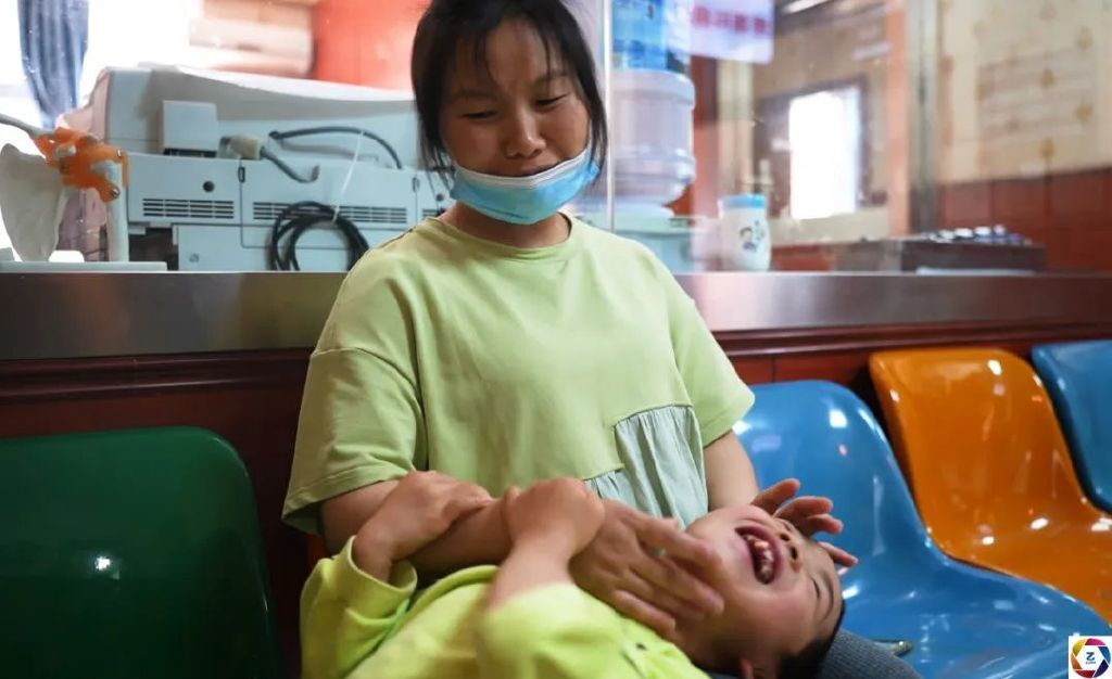 女儿重病被判″死刑″,为救她妈妈冒雨上山采药险丧命,今又遇难题休闲区蓝鸢梦想 - Www.slyday.coM 女儿重病被判″死刑″,为救她妈妈冒雨上山采药险丧命,今又遇难题休闲区蓝鸢梦想 - Www.slyday.coM