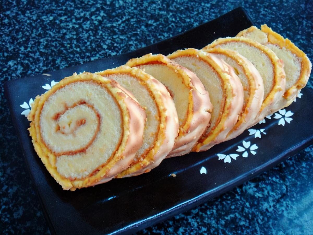 8块钱一个的虎皮蛋糕卷,3分钟就能学会,轻松在家做,吃到够!