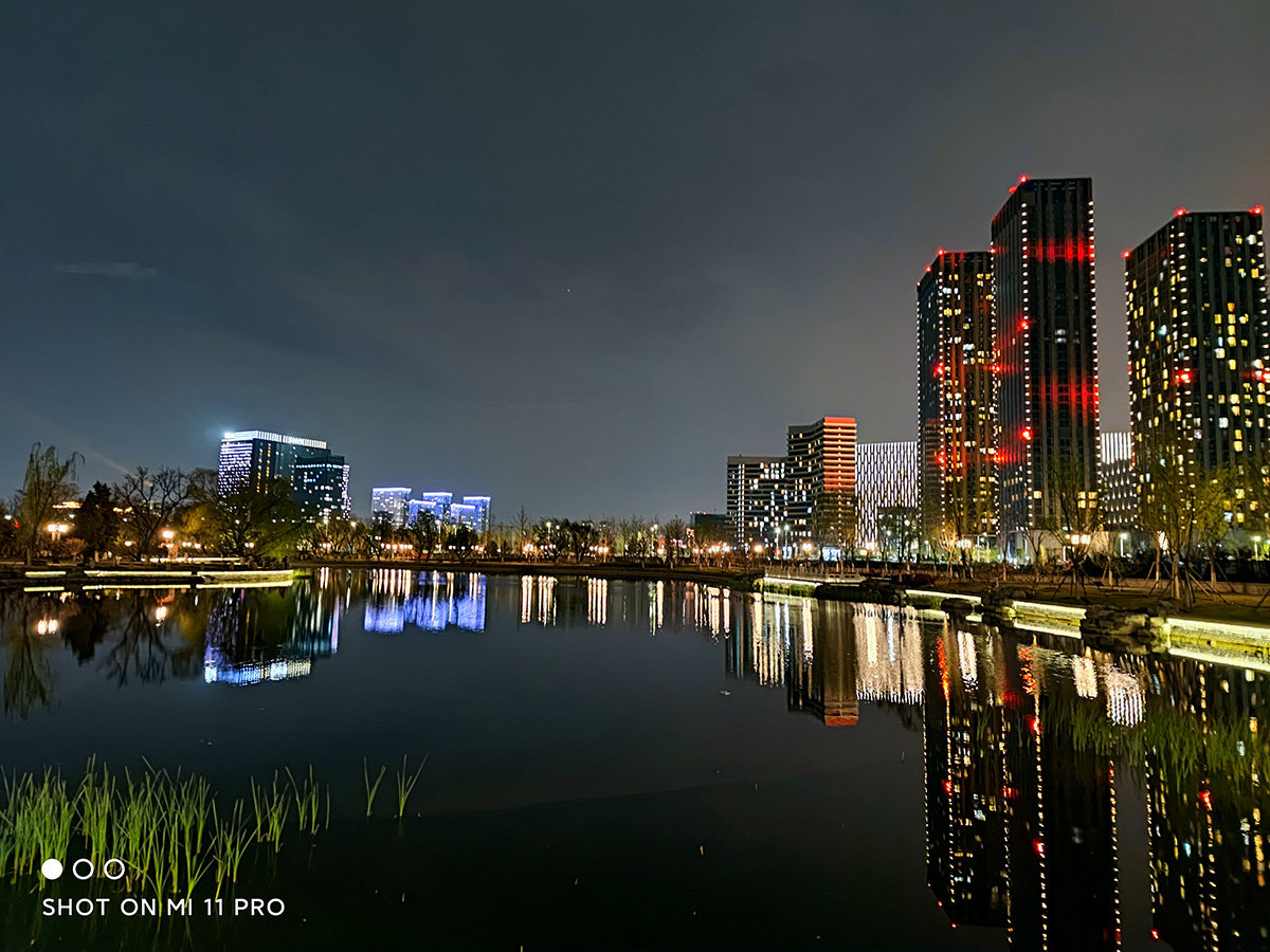 小米11pro夜景拍摄体验尽管放胆拍