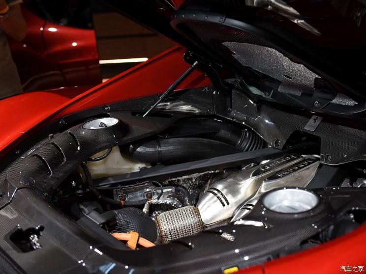 首先这不是目前法拉利的v8和v12发动机采用的套路,120度夹角设计意味