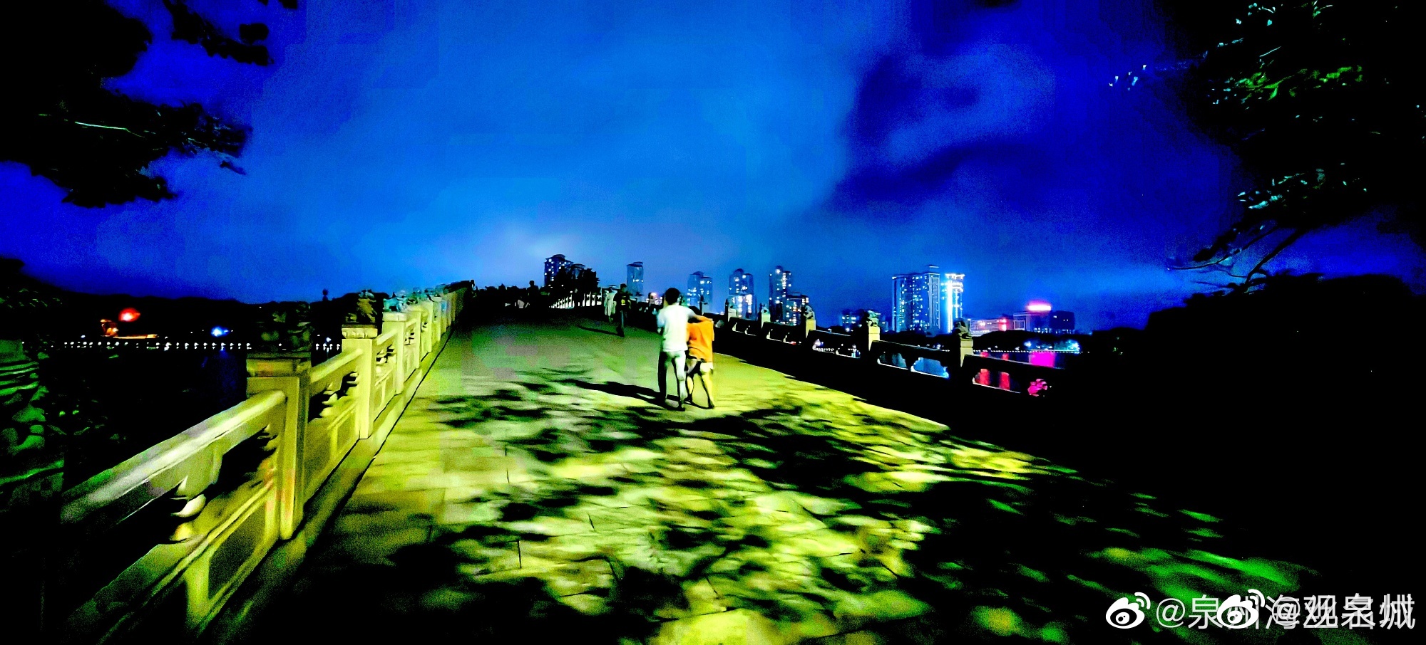 初夏的夜晚泉州西湖公园散步时看到的美丽夜景!__财经头条