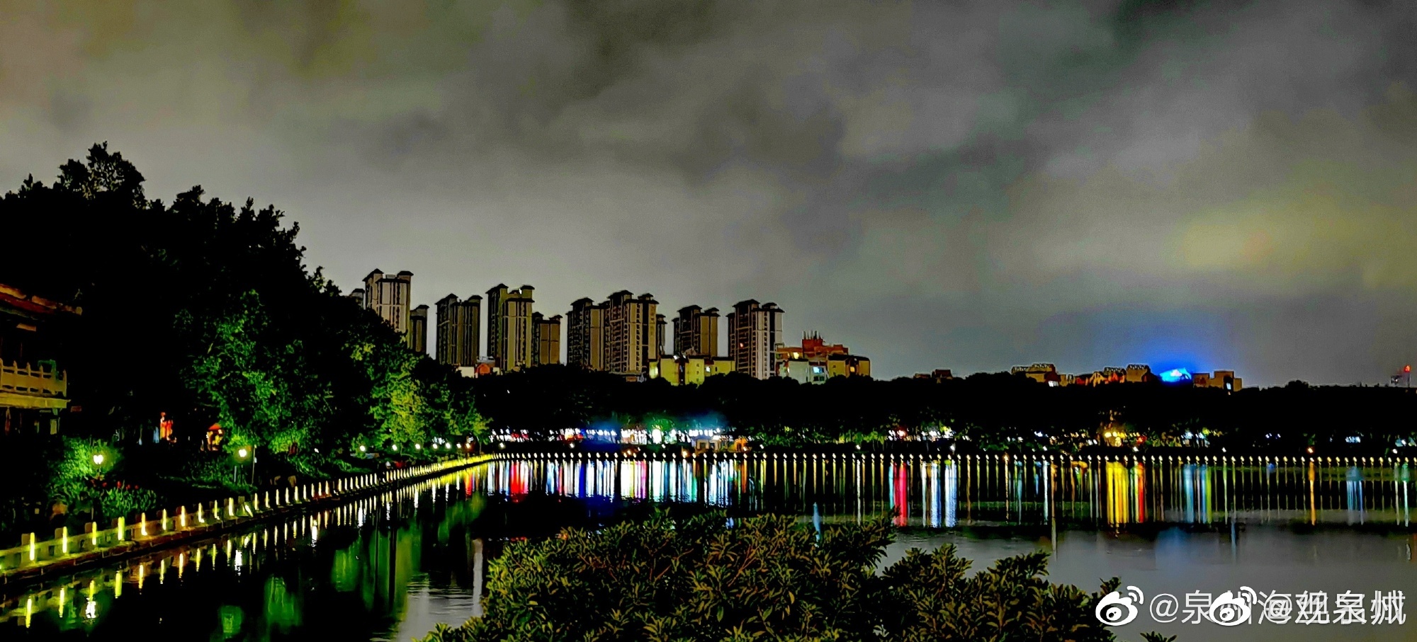 泉州西湖公园夜景图片