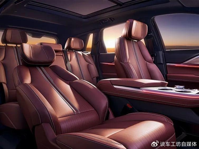 试驾凯迪拉克全新XT5,诚意满满,堪称豪华中型SUV市场杀手锏-新浪汽车