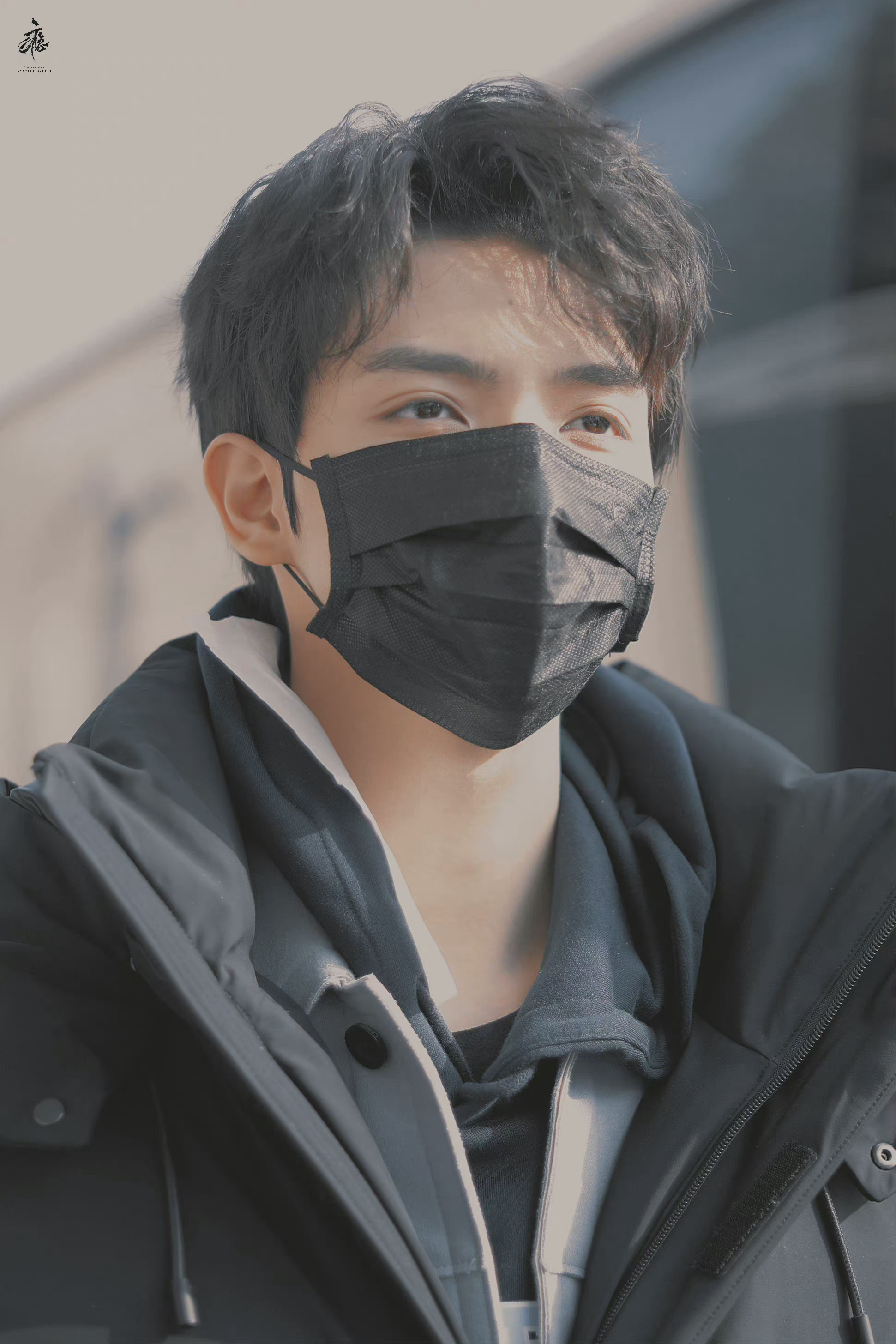 罗一舟后浪上班饭拍 黑色羽绒服77卫衣,帅气十足的小舟!