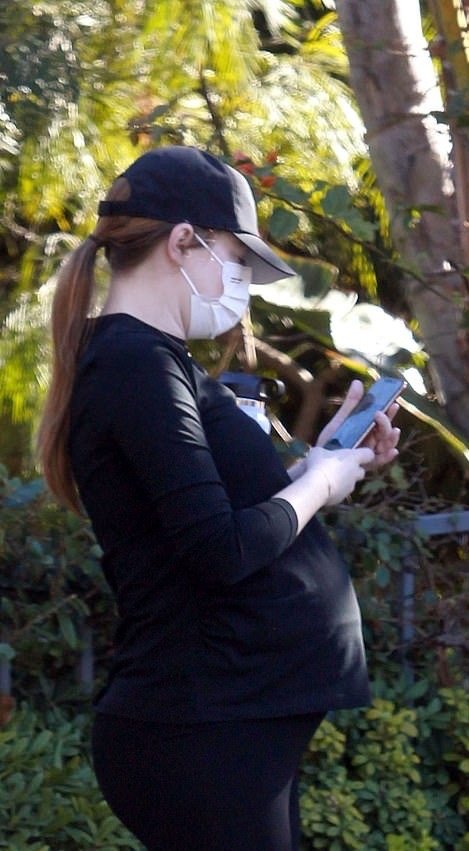 石头姐emma stone街拍!期待小石头降临