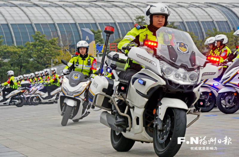 福州交警160辆铁骑"组团"亮相