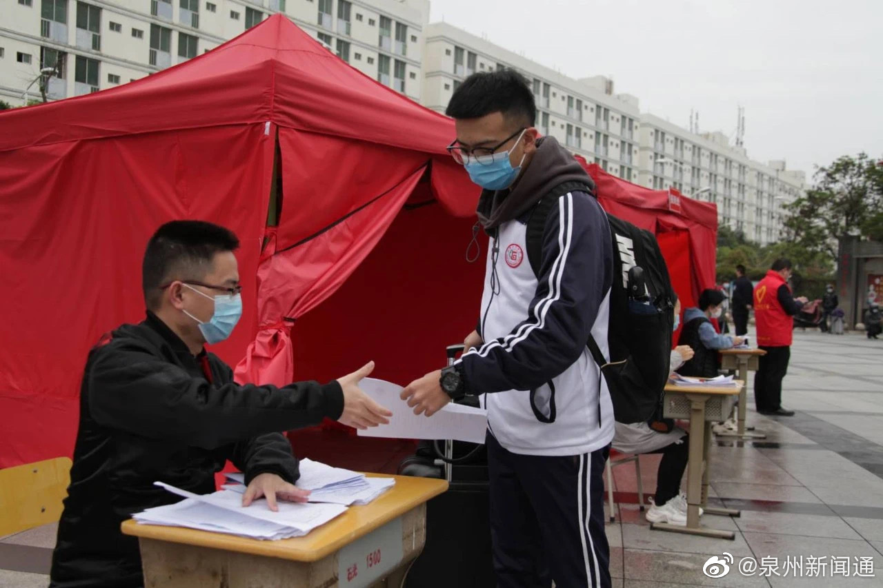 石狮高三年级今天正式复学3890名高考生重返课堂