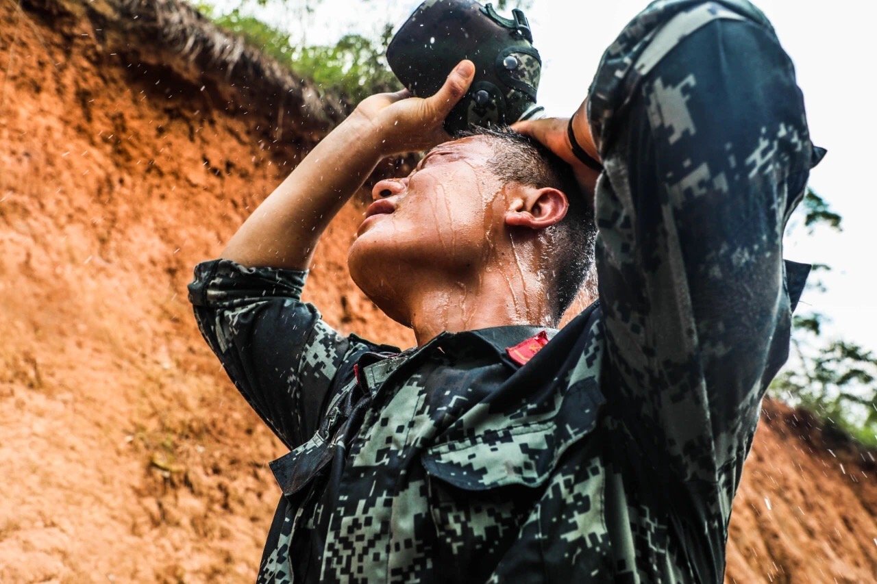 武警全面开展"魔鬼周"极限训练