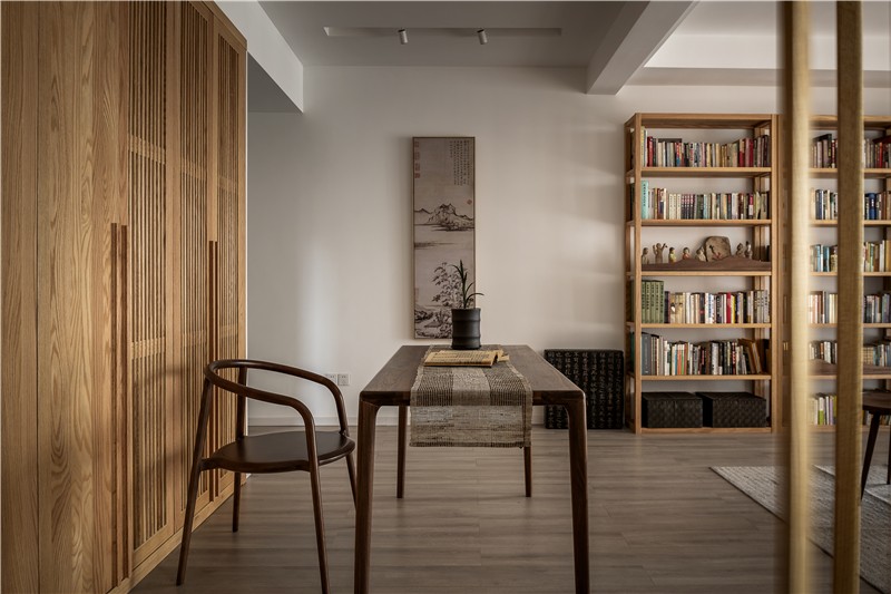 77㎡小户型,两室两厅花了28万,入户第一眼,就是禅意中式