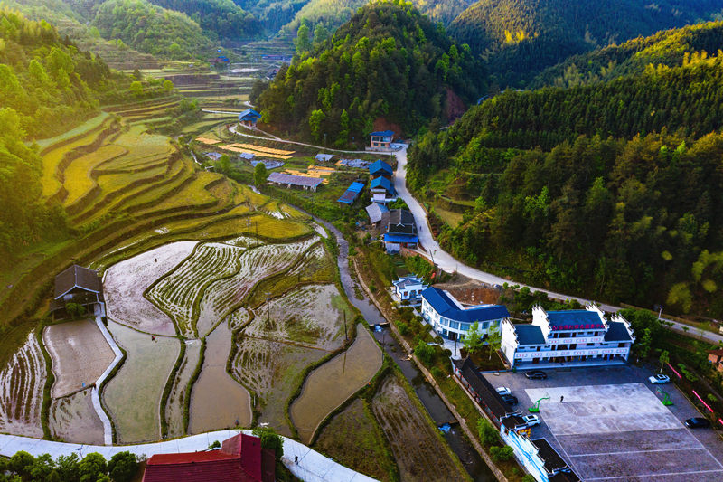 湖南会同四好农村路连接幸福生活