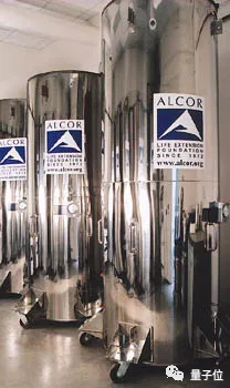 头朝下装进休闲区蓝鸢梦想 - Www.slyday.coM