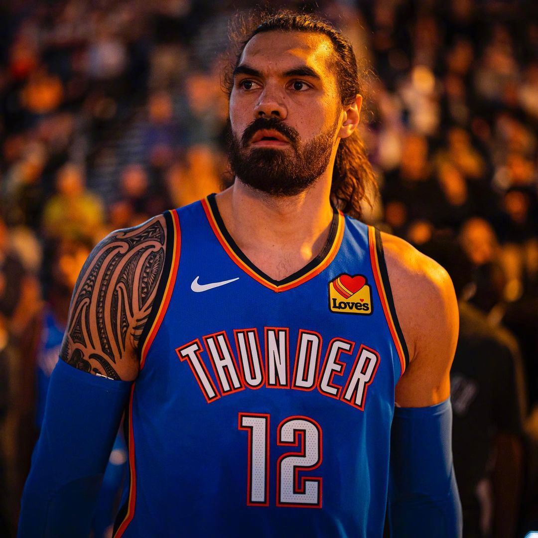 雷霆官方晒图送别亚当斯