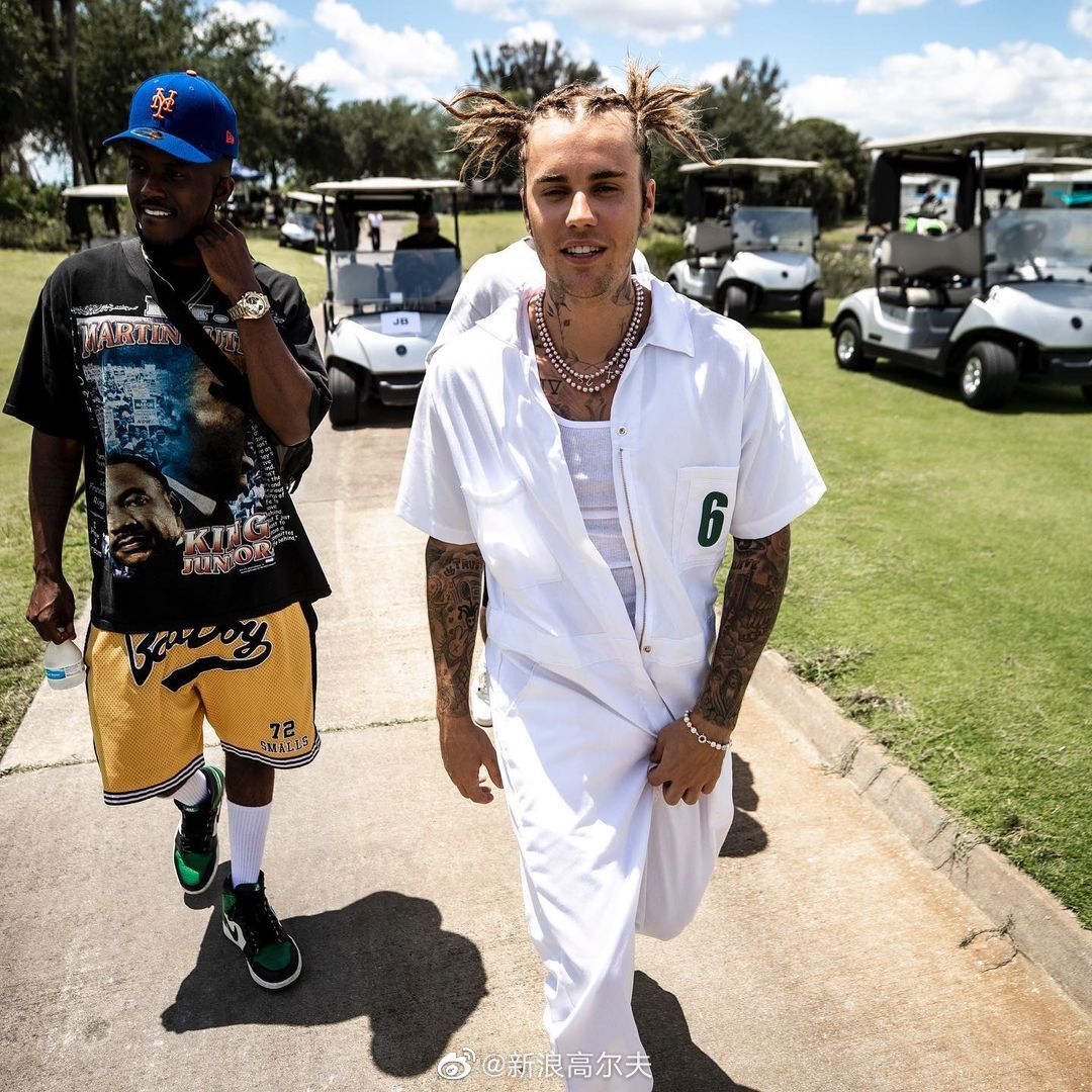 比伯justin Bieber在高尔夫球场拍摄全新mv 造型还有点可爱