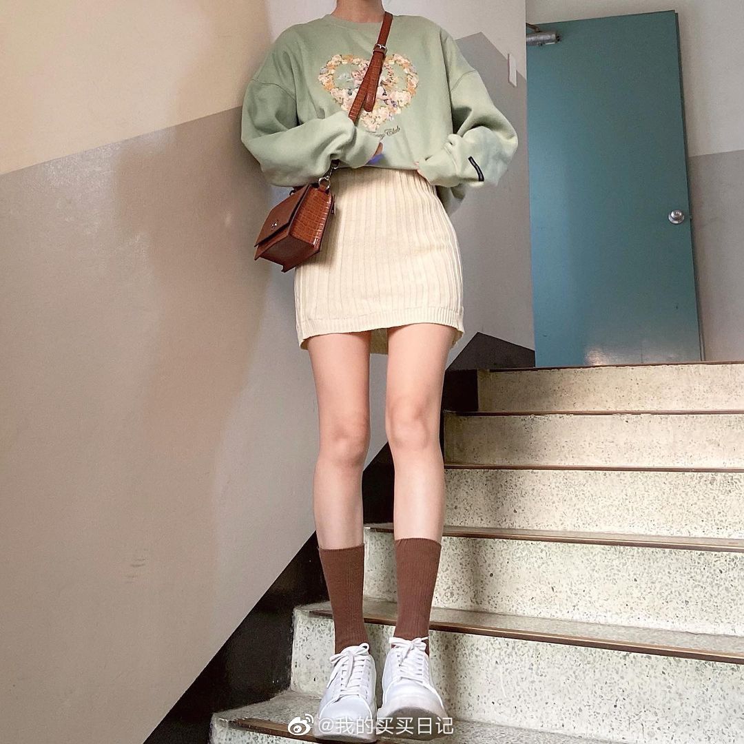 腿型纤细的女生无论是裤子还是裙子都真的超好看