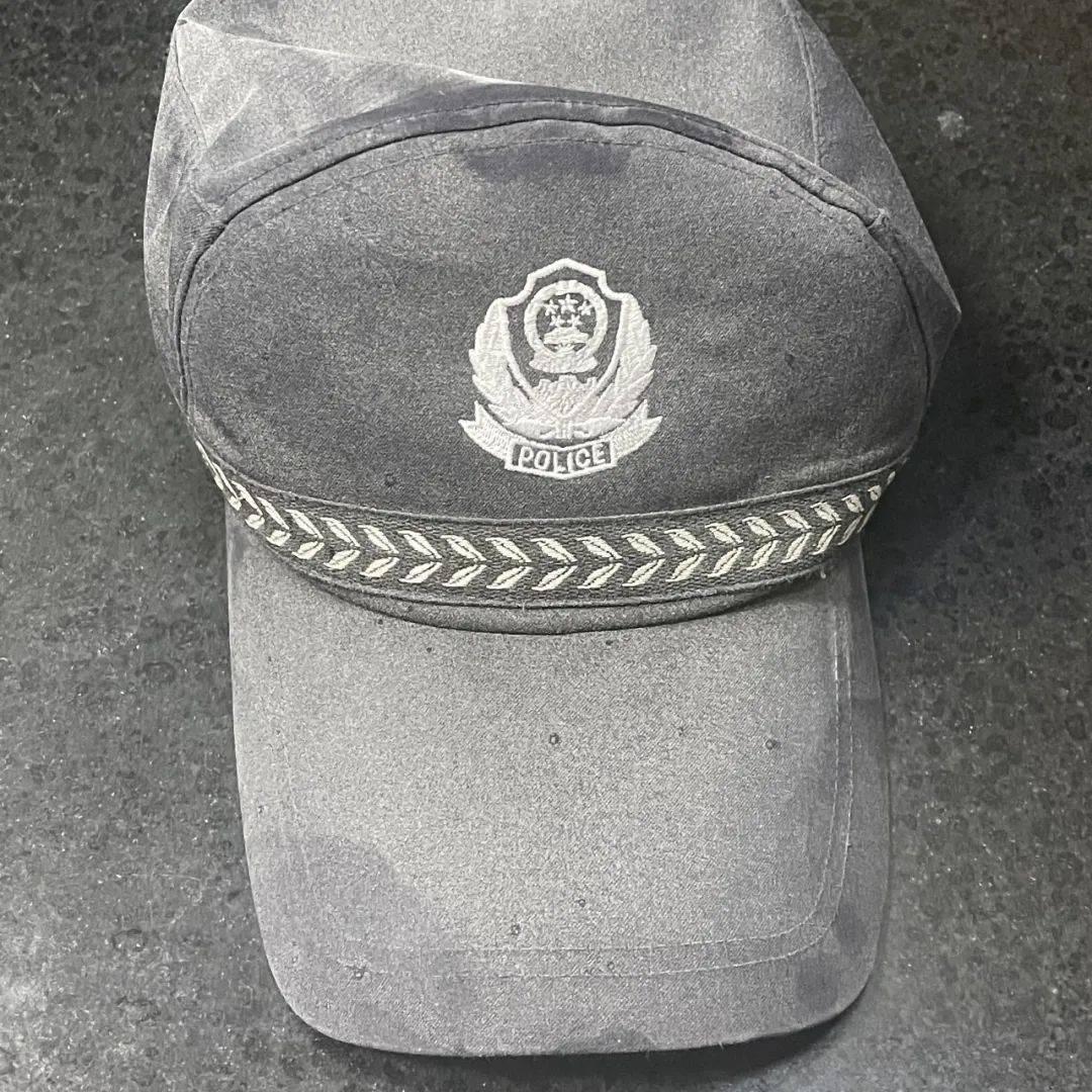 这一晚这顶警帽经历了什么