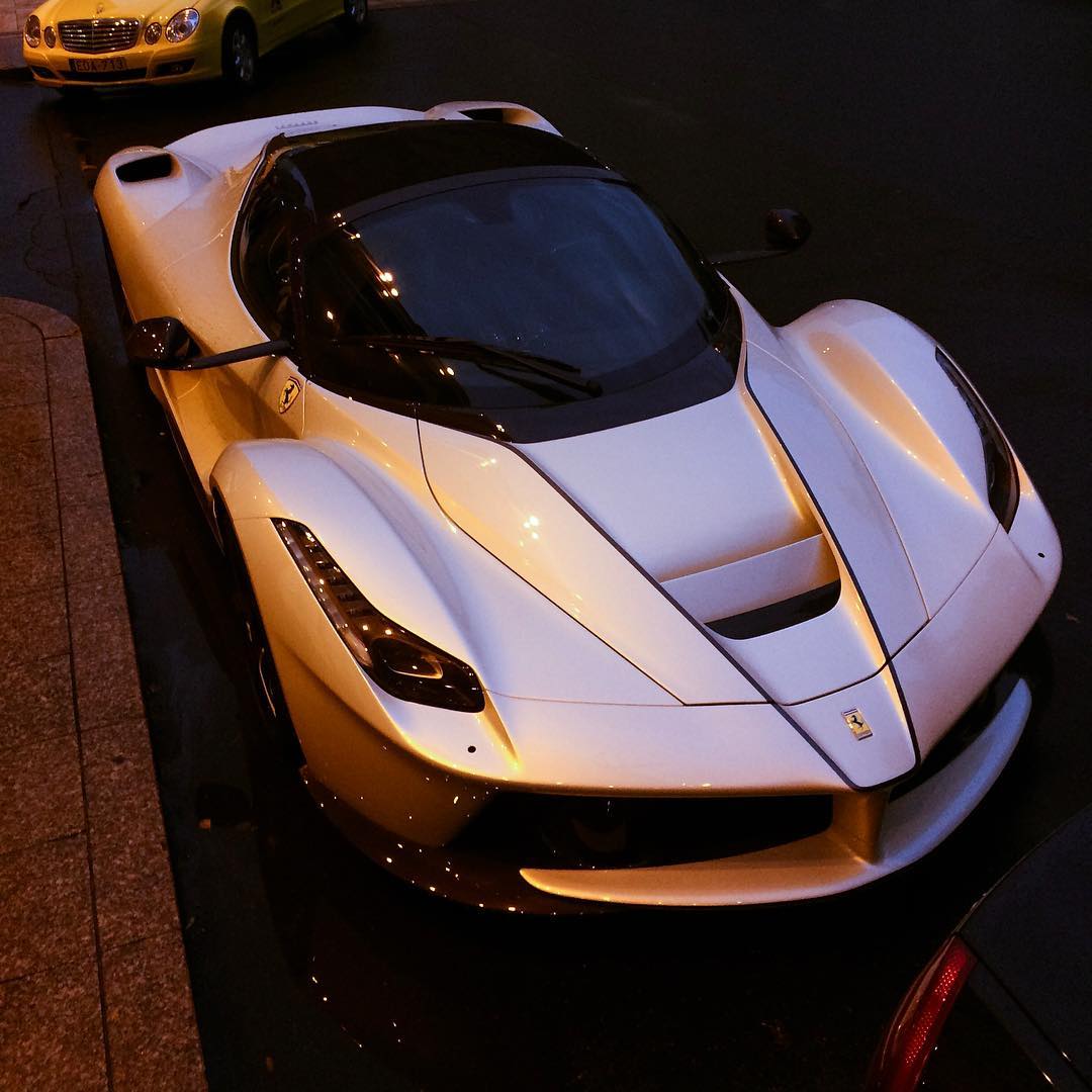 白色敞篷辣马法拉利laferrariaperta